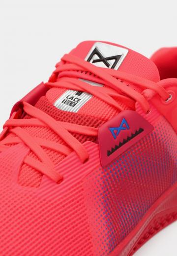 Тренировочные кроссовки