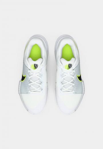 Теннисные кроссовки
