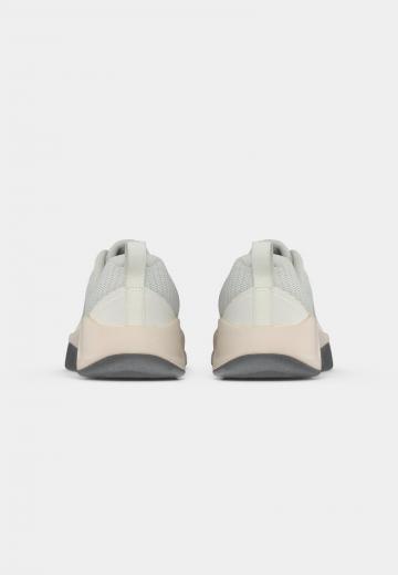 Тренировочные кроссовки