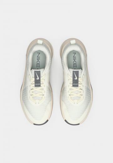 Тренировочные кроссовки