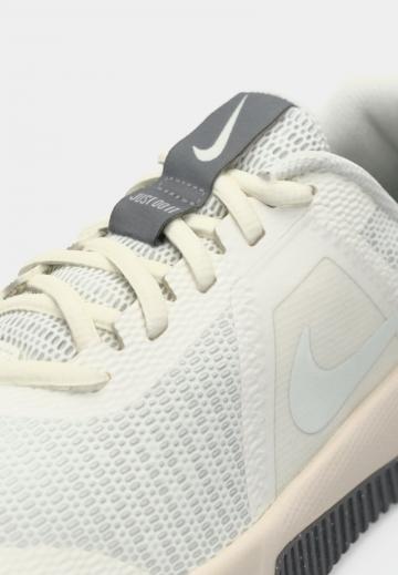 Тренировочные кроссовки