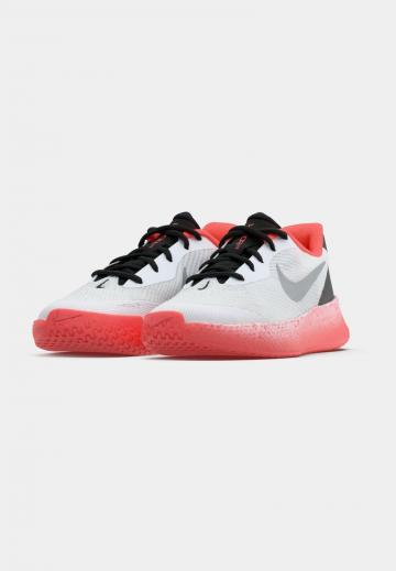 Теннисные кроссовки