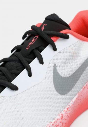 Теннисные кроссовки