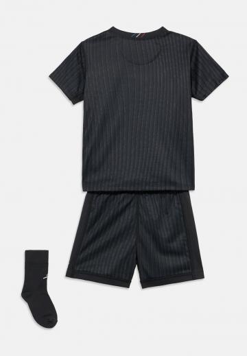 Спортивные шорты