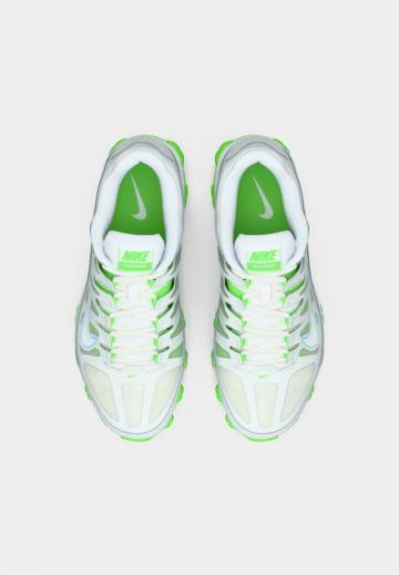 Тренировочные кроссовки