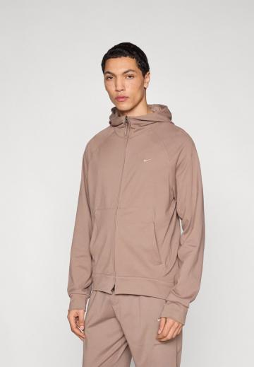 Спортивная кофта