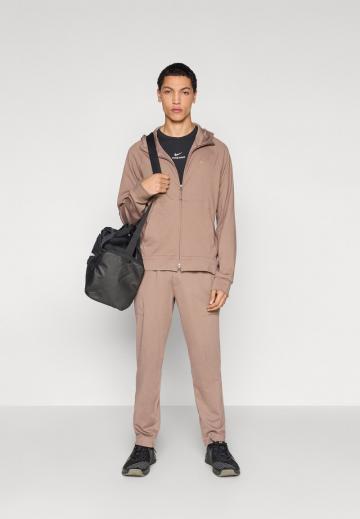 Спортивная кофта