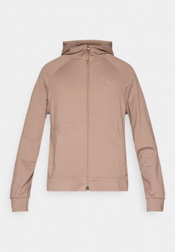 Спортивная кофта