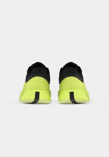 Теннисные кроссовки