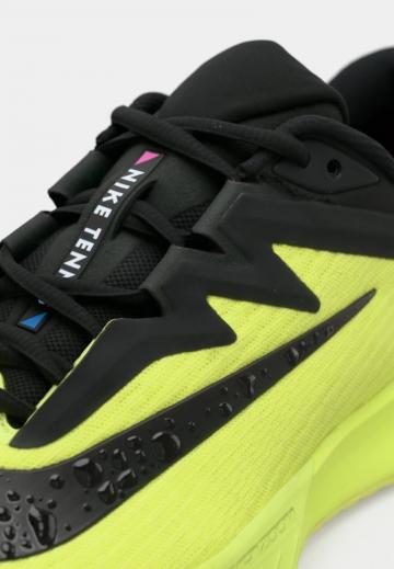 Теннисные кроссовки