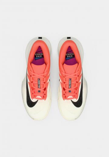 Теннисные кроссовки