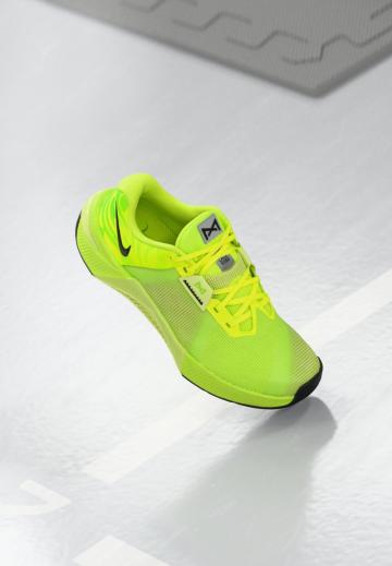 Тренировочные кроссовки