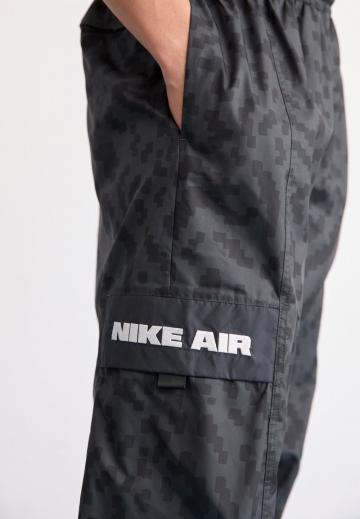 Брюки с накладными карманами