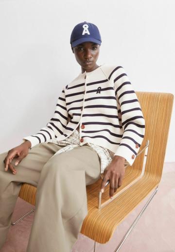 Вязаная кофта