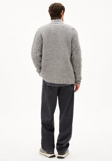 Вязаная кофта