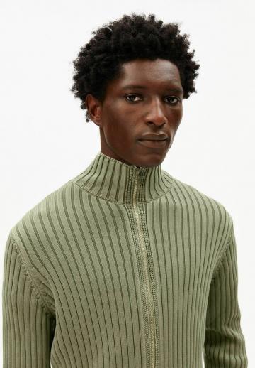 Вязаная кофта