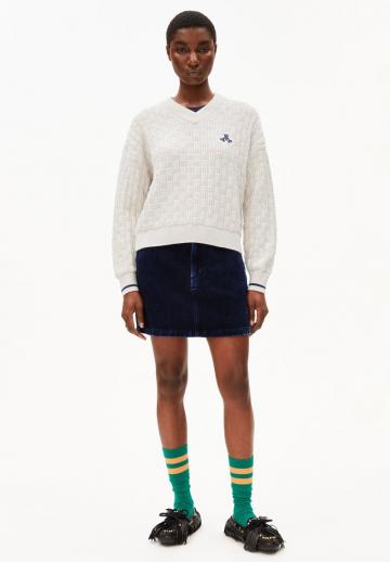 Пуловер с вырезом V