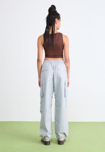 Брюки с накладными карманами