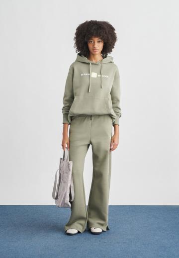 Пуловер с капюшоном