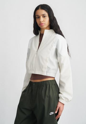 Короткая куртка