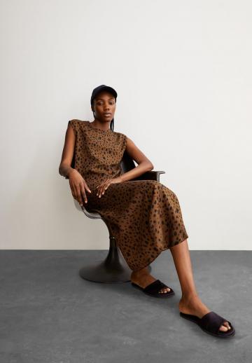 Блузка без рукавов