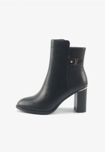 Полусапожки на высоком каблуке