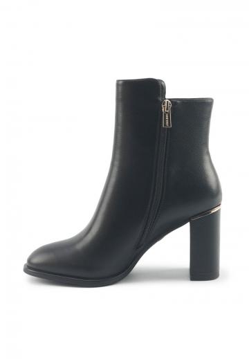 Полусапожки на высоком каблуке