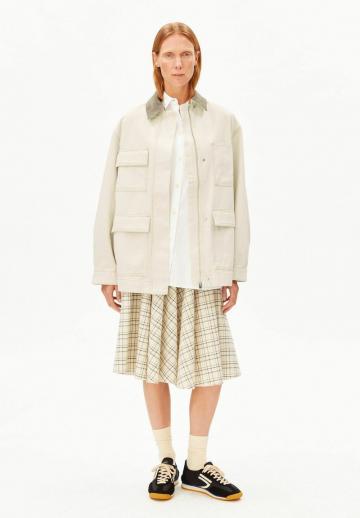 Куртка с накладнымит карманами