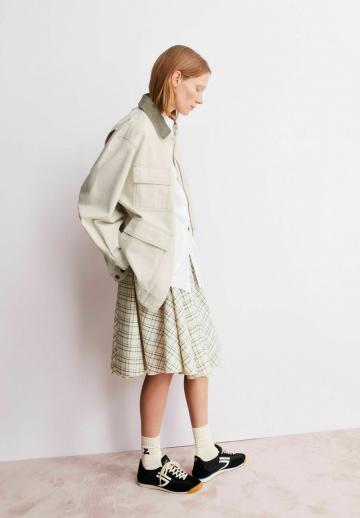 Куртка с накладнымит карманами