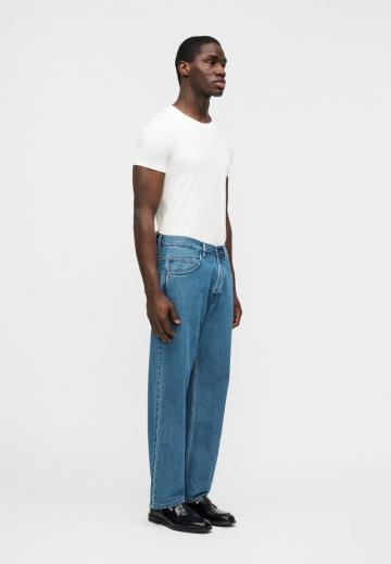 Прямые джинсы