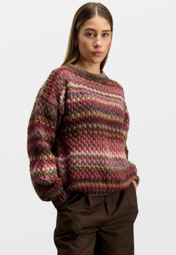 Пуловер в полоску