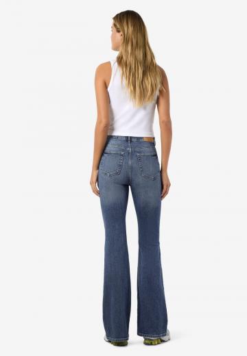 Клешеные джинсы