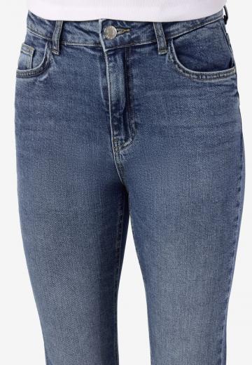 Клешеные джинсы