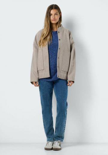 Куртка с накладнымит карманами