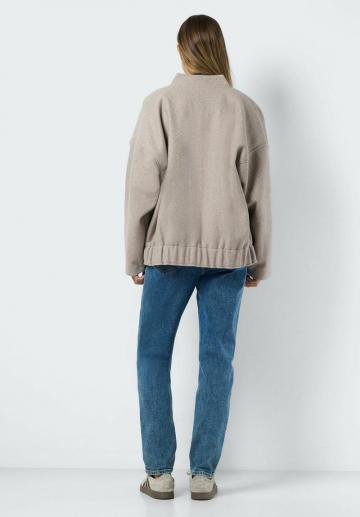 Куртка с накладнымит карманами