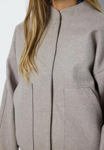 Куртка с накладнымит карманами