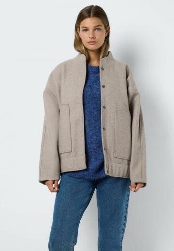 Куртка с накладнымит карманами