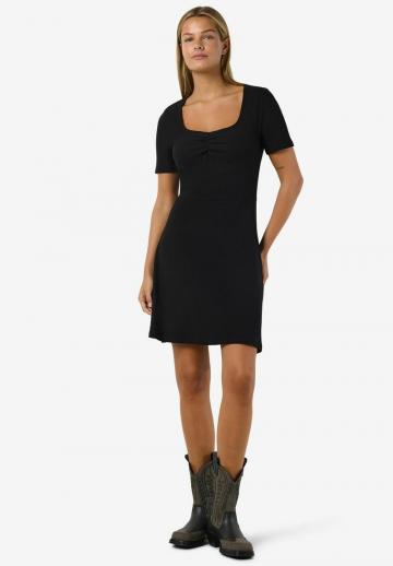 Вязаное платье