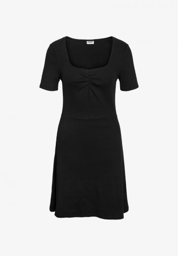 Вязаное платье