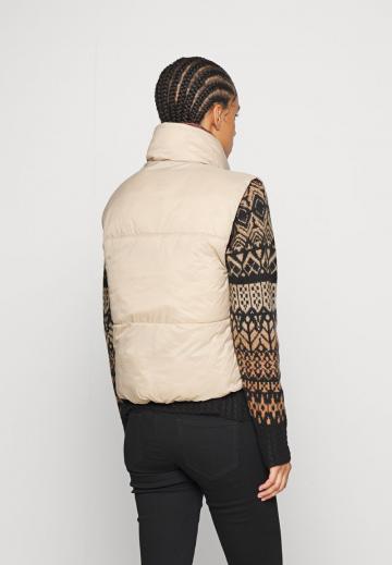 Стеганый жилет