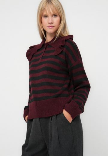 Пуловер в полоску