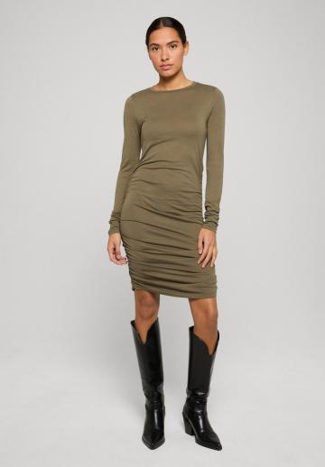 Платье футляр