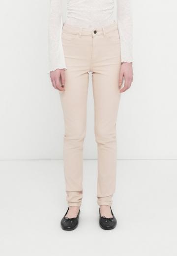 Узкие джинсы