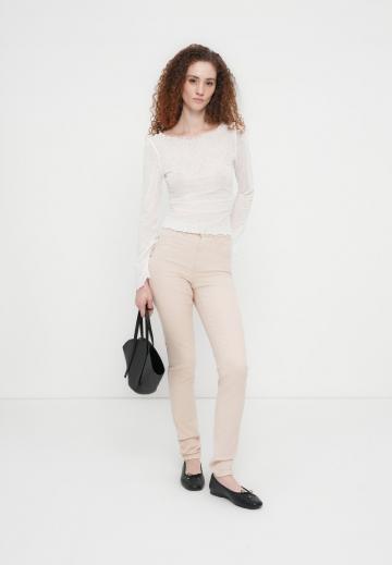 Узкие джинсы