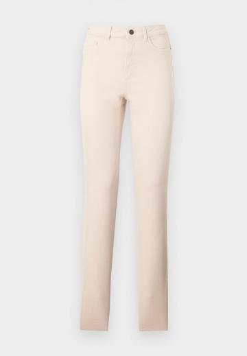 Узкие джинсы