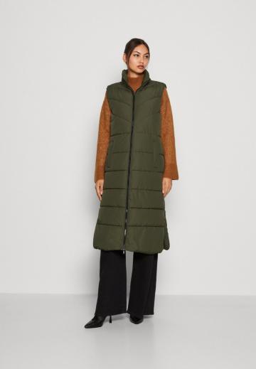 Длинный жилет