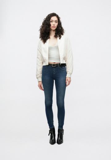 Узкие джинсы