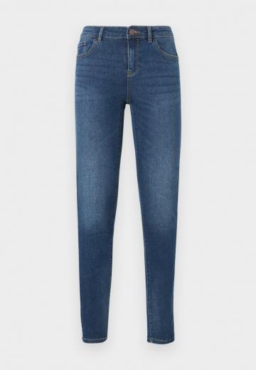 Узкие джинсы
