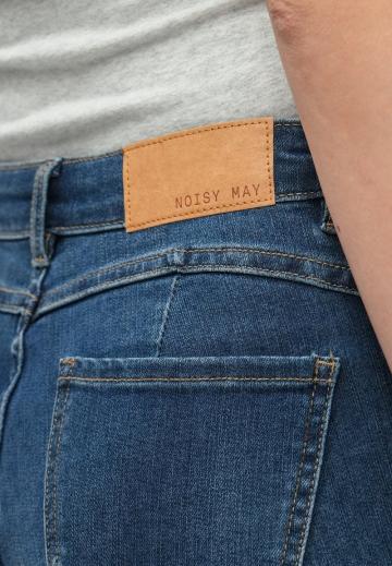 Узкие джинсы