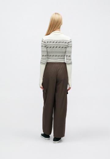 Брюки с накладными карманами